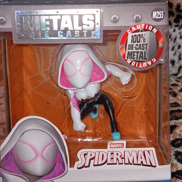 Spiderman M255 spider Gwen cast figure - Picture 8 of 8